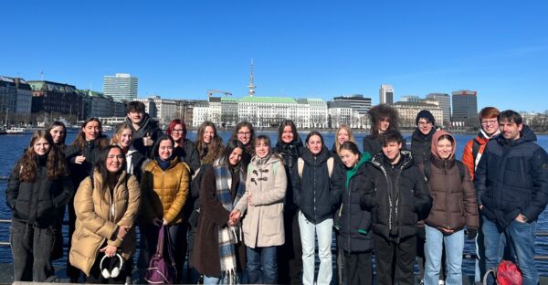 Die Teilnehmer:innen der Musicalfahrt nach Hamburg