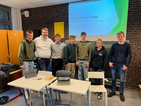 Die sieben vorstandsvorsitzenden SuS der Schülergenossenschaft am THG