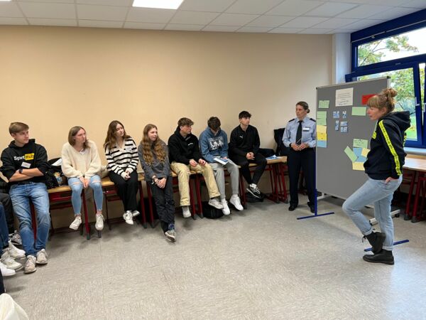 Impressionen Graphic Novel-Workshop: SchülerInnen bei einem Auswertungsgespräch