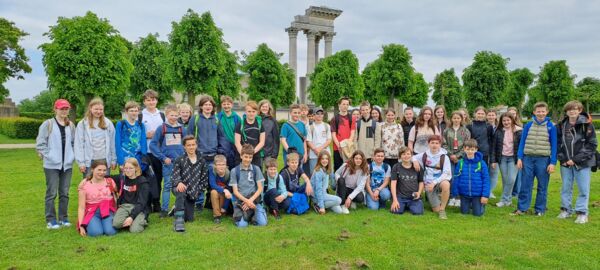 Die Gruppe der Schüler:innen, die auf dem Ausflug in Xanten mit dabei waren.